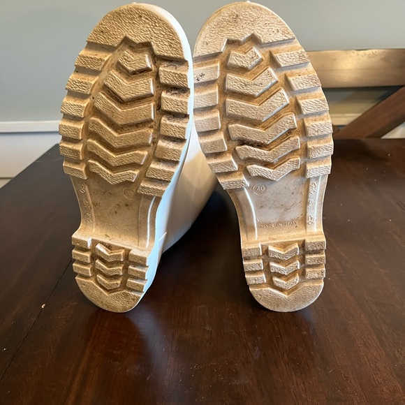 Burberry Rain Boots size 40. (8.5). - Picture 6 of 6